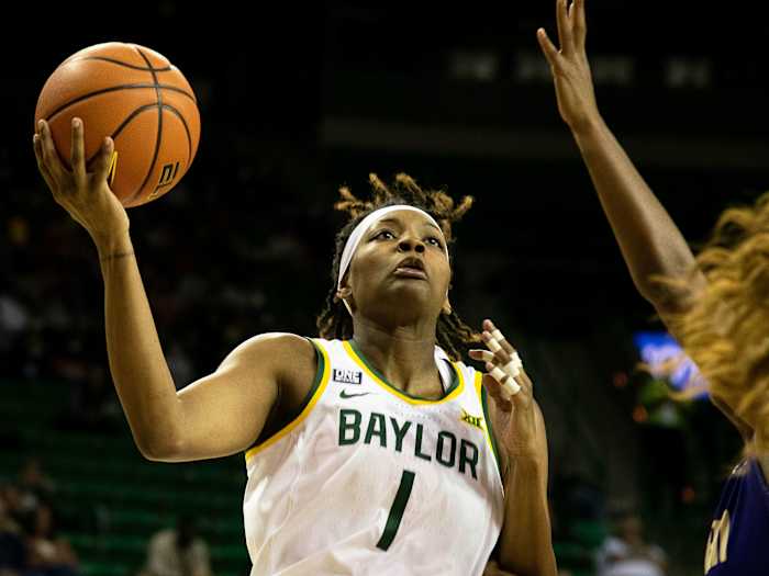 Baylor's NaLyssa Smith shoots